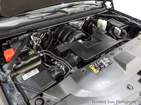 Used 2018 Chevrolet Suburban Premier image 38