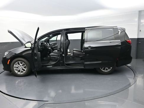 New 2026 Chrysler Pacifica Select image 29