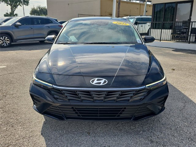 Used 2025 Hyundai Elantra Sport FWD image 2