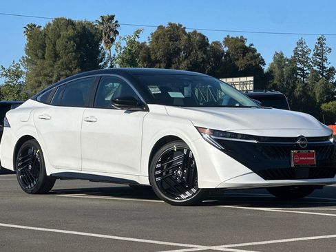 New 2026 Nissan Sentra SR FWD image 2