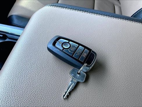 Used 2023 Ford F350 Lariat image 11