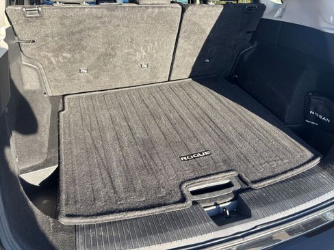 Used 2025 Nissan Rogue SV image 33