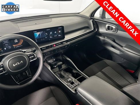 Certified 2024 Kia Sorento LX image 23
