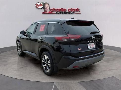 Used 2023 Nissan Rogue SV w/ SV Premium B Package image 3