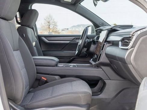 Used 2025 GMC Acadia Elevation image 7