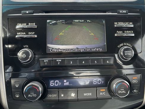 Used 2015 Nissan Altima 2.5 SV w/ Convenience Package image 19