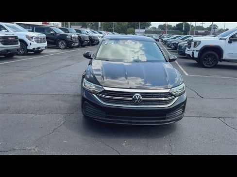 Used 2024 Volkswagen Jetta SE w/ Black Wheel Package FWD image 3