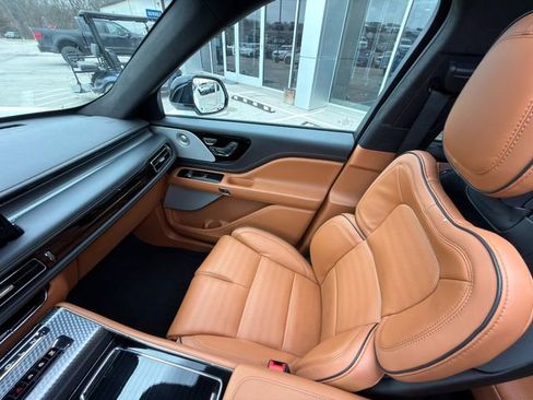 Used 2025 Lincoln Aviator Black Label image 25
