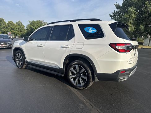 Used 2024 Honda Pilot Elite image 3