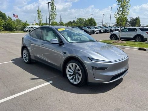 Used 2026 Tesla Model Y Long Range AWD/4WD image 3