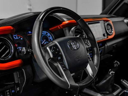 Used 2019 Toyota Tacoma TRD Off-Road w/ TRD Premium Off Road Package AWD/4WD image 21