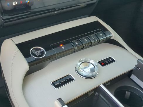 New 2026 Lincoln Navigator L Premier AWD/4WD image 19