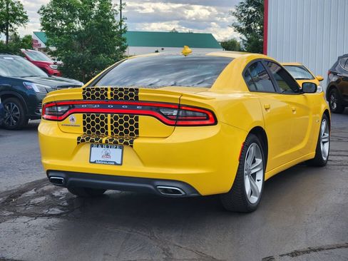 Used 2017 Dodge Charger R/T RWD image 9