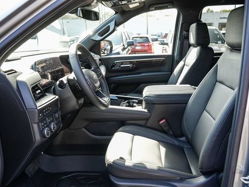 New 2026 Chevrolet Suburban LT w/ Comfort Package AWD/4WD image 17
