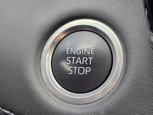 Used 2024 Toyota Highlander LE AWD/4WD image 11