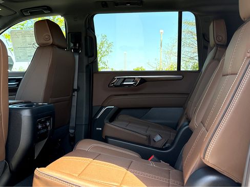 New 2026 Chevrolet Suburban High Country RWD image 17