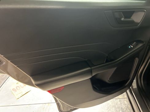 Used 2022 Ford Escape SE image 17