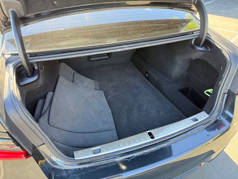 Used 2022 BMW 740i w/ M Sport Package image 21