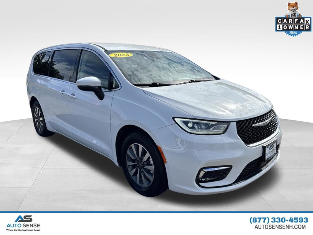 Used 2023 Chrysler Pacifica Touring-L FWD image 11
