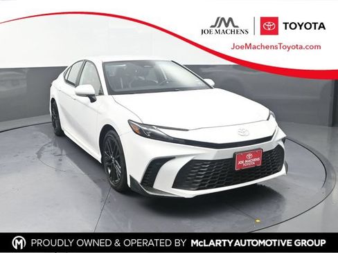 Used 2026 Toyota Camry SE FWD image 1