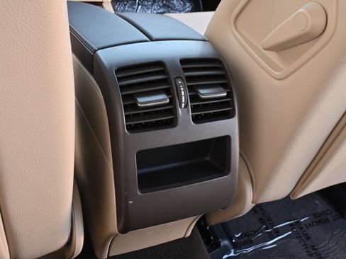 Used 2015 Mercedes-Benz GLK 350 2WD image 25