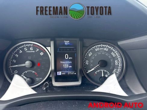 Used 2022 Toyota Tacoma TRD Off-Road w/ TRD Premium Off Road Package AWD/4WD image 8