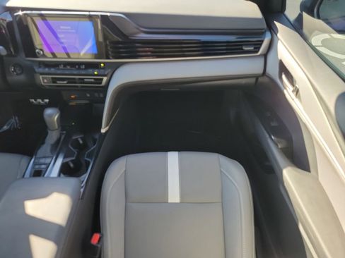 Used 2025 Toyota Camry SE image 14