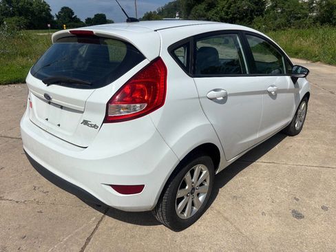 Used 2013 Ford Fiesta SE FWD image 4
