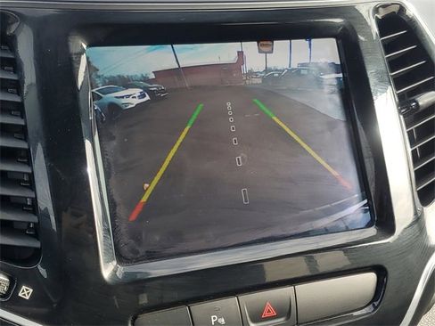 Used 2019 Jeep Cherokee Overland image 20