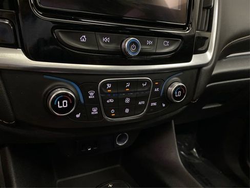 Used 2019 Chevrolet Traverse LT w/ LT Premium Package AWD/4WD image 32