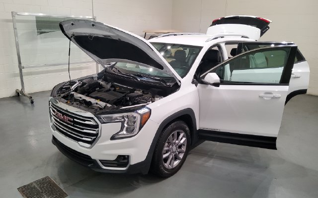 Used 2024 GMC Terrain SLT FWD image 14
