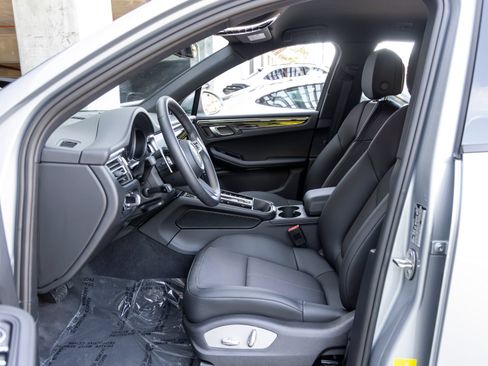 Certified 2026 Porsche Macan AWD/4WD image 30