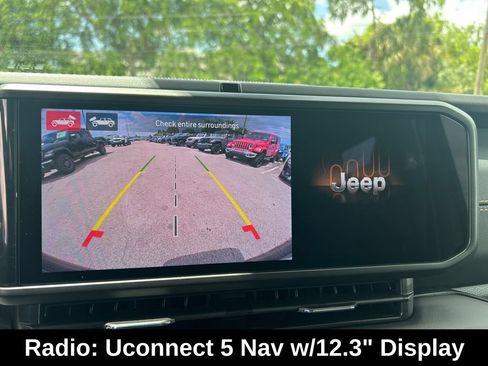 Used 2025 Jeep Wrangler Unlimited Sahara AWD/4WD image 15