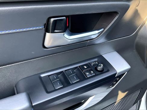 Used 2025 Toyota Sequoia Platinum image 31