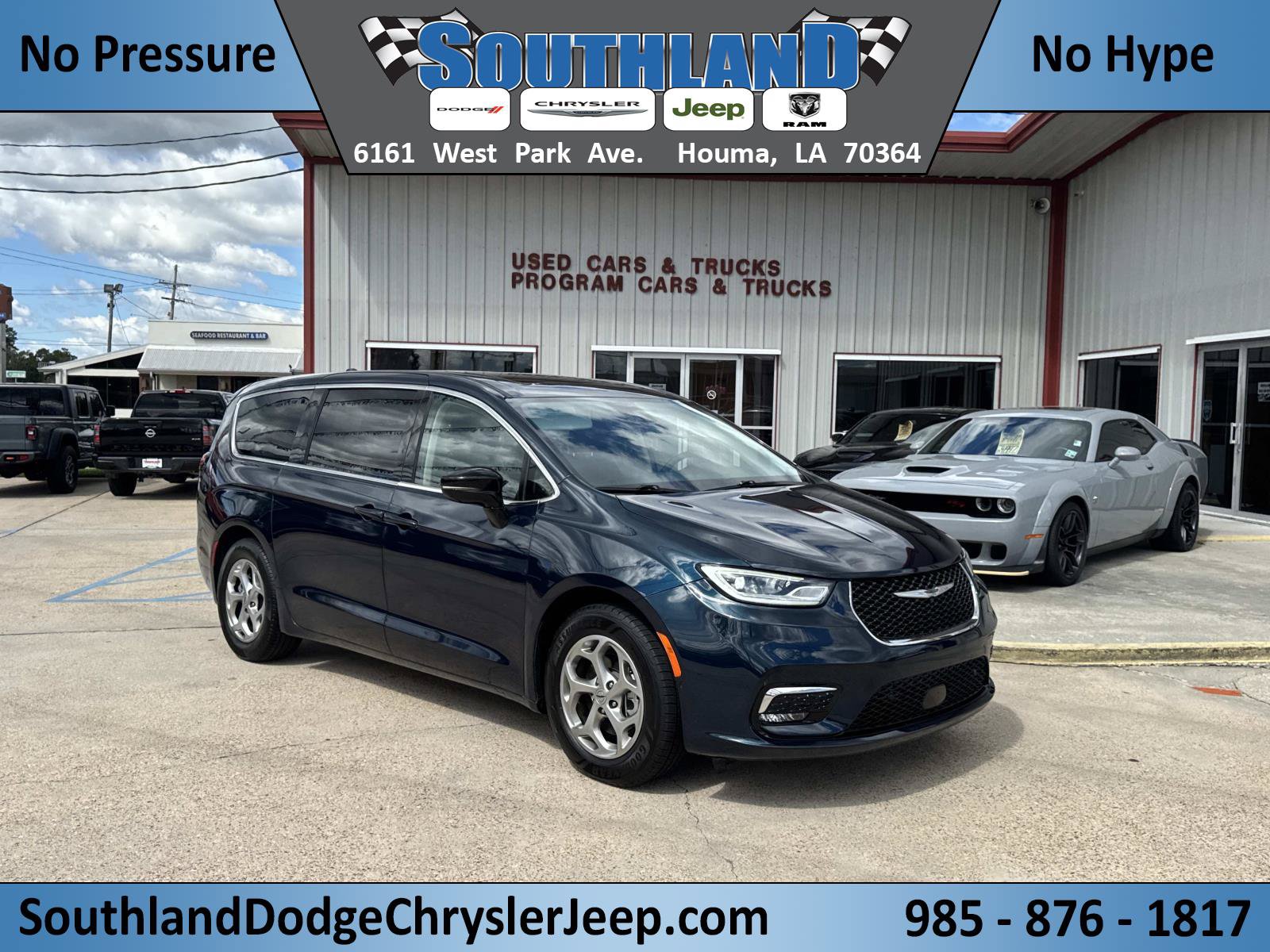 Used 2024 Chrysler Pacifica Limited FWD image 1