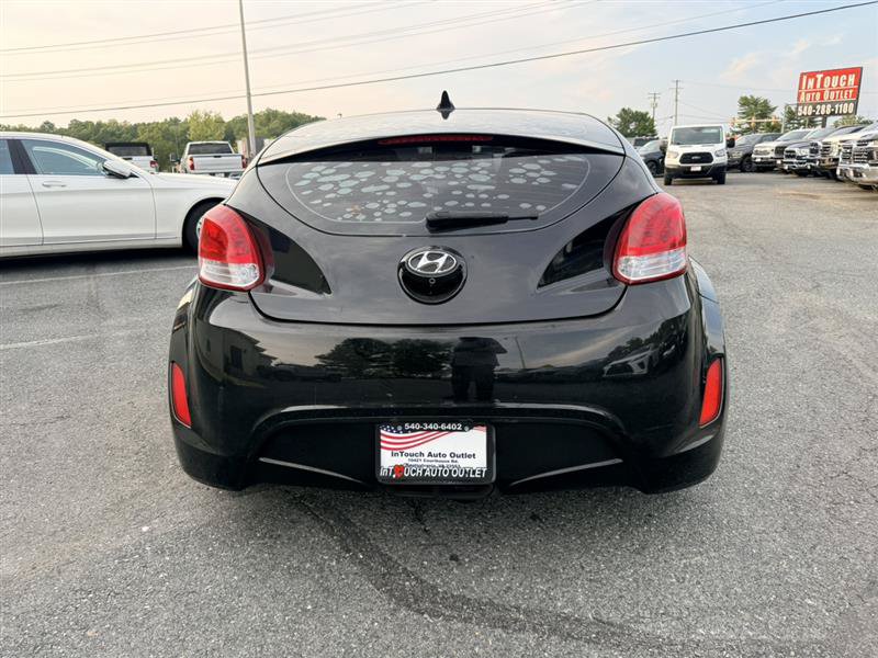 Used 2016 Hyundai Veloster FWD image 6