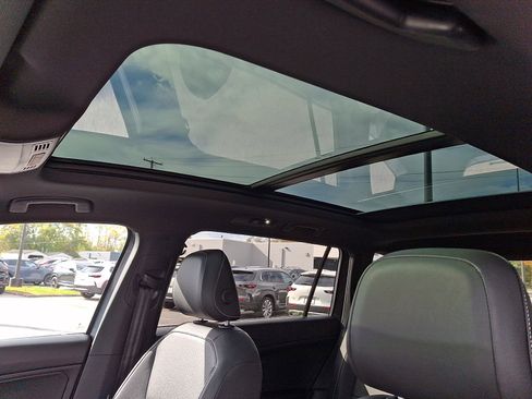 Used 2021 Volkswagen Tiguan SE R-Line image 15