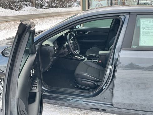 Used 2023 Kia Forte GT-Line w/ GT-Line Premium Package image 12