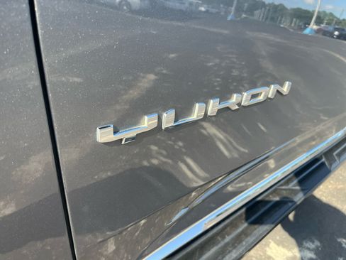 Used 2021 GMC Yukon SLT w/ SLT Premium Package AWD/4WD image 6