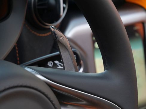 Used 2024 McLaren 750S Spider RWD image 12