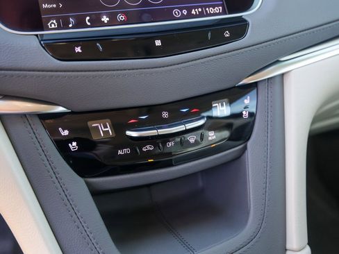 Certified 2021 Cadillac XT5 Premium Luxury image 19