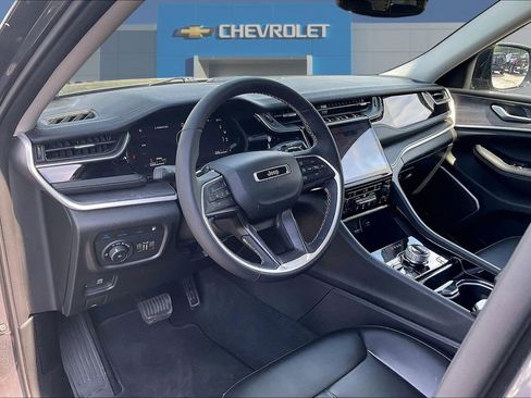 Used 2023 Jeep Grand Cherokee 4WD 4xe image 17