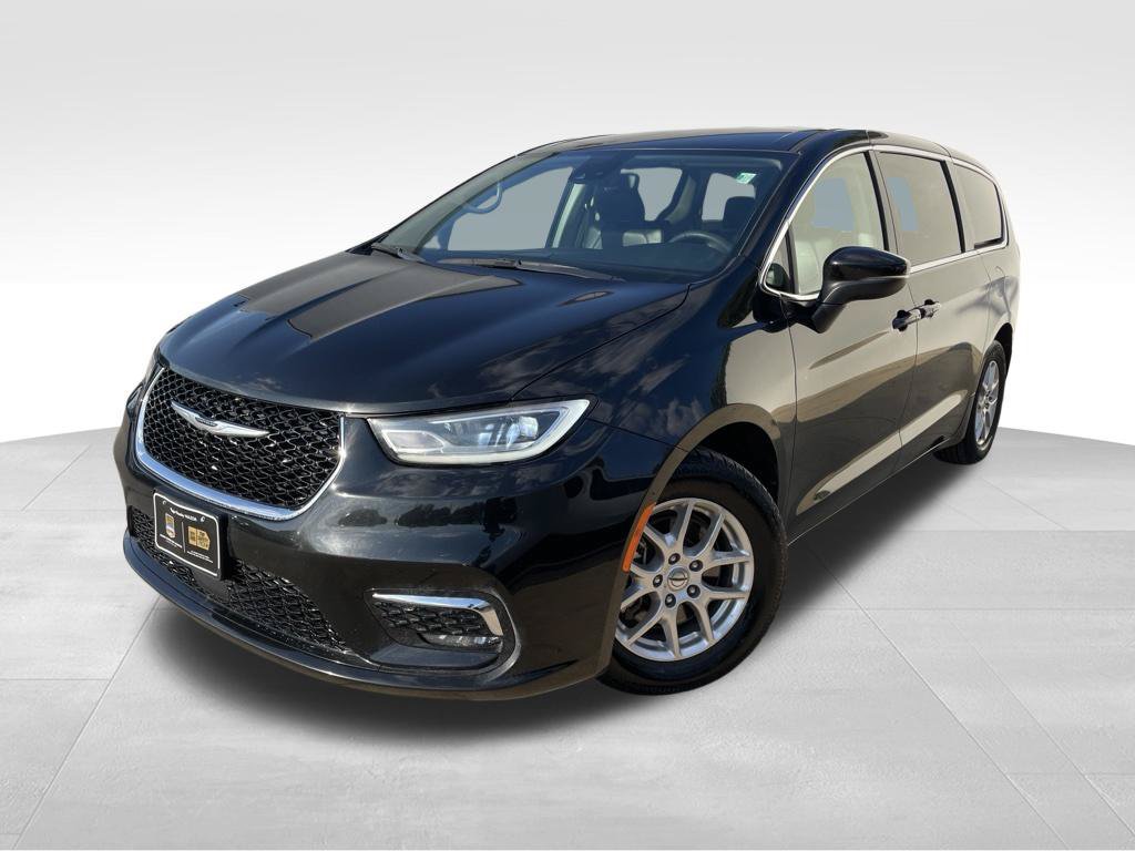 Used 2023 Chrysler Pacifica Touring-L FWD image 1