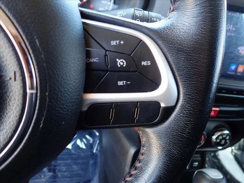 Used 2017 Jeep Renegade Trailhawk AWD/4WD image 14