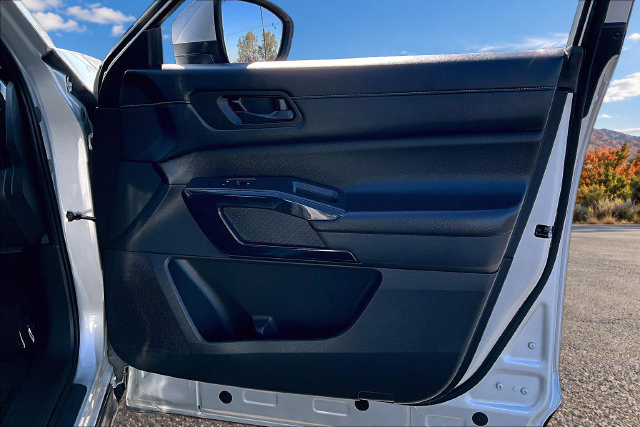 Certified 2024 Nissan Pathfinder SV FWD image 26