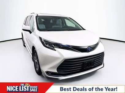 Used 2021 Toyota Sienna XLE