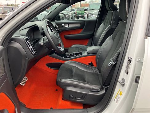 Used 2021 Volvo XC40 T5 R-Design image 27