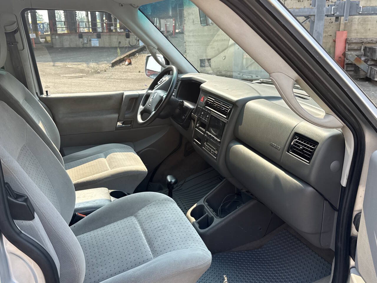 Used 2003 Volkswagen Eurovan MV FWD image 15