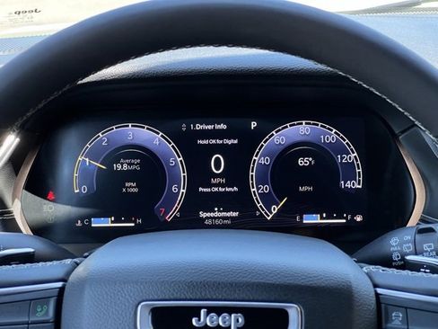 Used 2023 Jeep Grand Cherokee L Laredo image 3