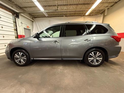 Used 2017 Nissan Pathfinder SL w/ SL Premium Package image 4